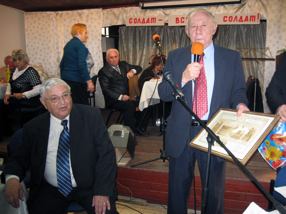 Jubiljara-pozdravljaet-Iosif-Galickij